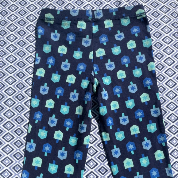 Primary "Spinning Dreidels" Long-Sleeve PJ Top and Pants, Navy, Size 6-7, VGUC - Picture 7 of 9